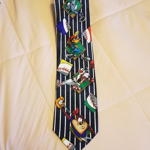 Lot of 3 vintage fun ties Looney Toons, Disney M&M - Picture 3 of 8